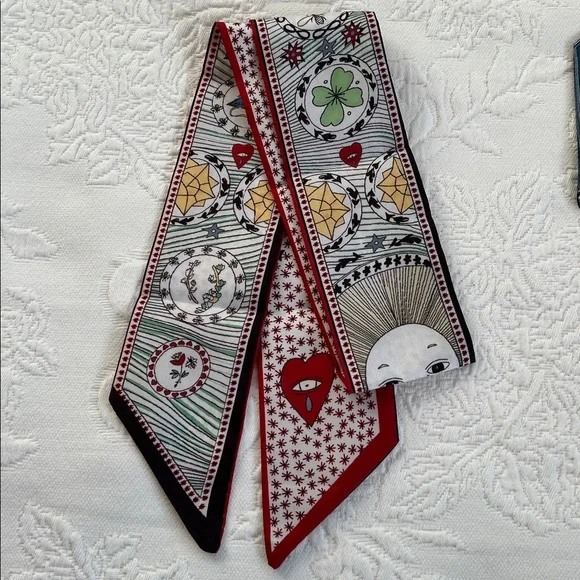 Beautiful Small scarf - Picture 2 of 5